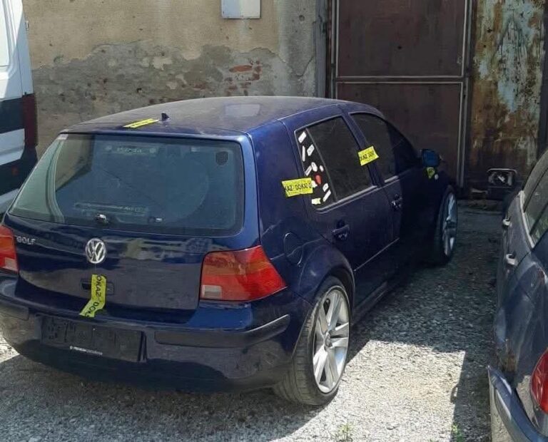 Zbog video snimka ostao bez Golfa: Za malo da ubije oca i sina na pješačkom..