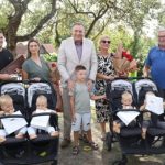 Dodik poklonio stan porodici Petrović koja je dobila četvorke