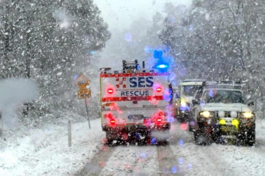 ŠOKANTNE SCENE IZ AUSTRALIJE: Rekordan snijeg usred augusta izazvao haos, hiljade bez struje, vozila zarobljena! (FOTO, VIDEO)