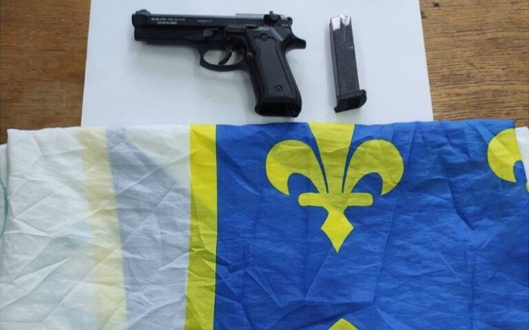 Nevjerovatno: Pijan pucao usred noći, policija zatekla ratnu zastavu i bombe kod Mirsada Tatara!