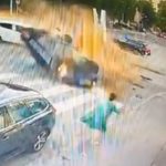 Snimak teške nesreće u centru Banjaluke: Žena za dlaku izbjegla tragediju na Bulevaru