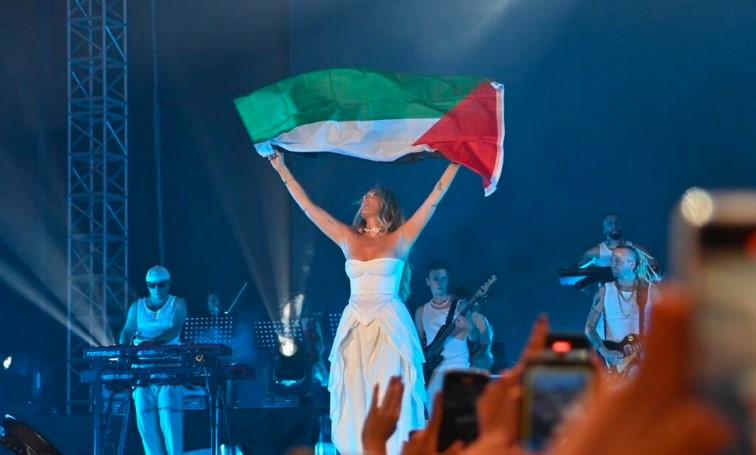 Senidah oduševila Skenderiju: Veče ispunjeno emocijama, muzikom i snažnom porukom podrške Palestini